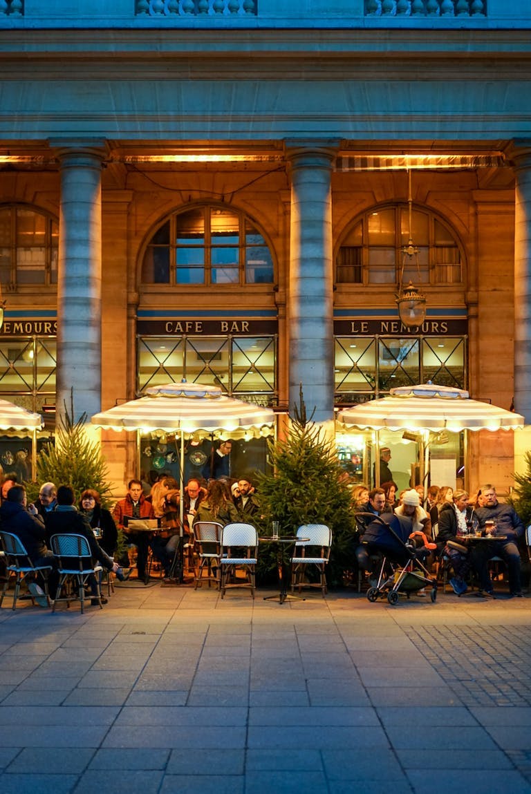 Best romantic restaurants in Paris