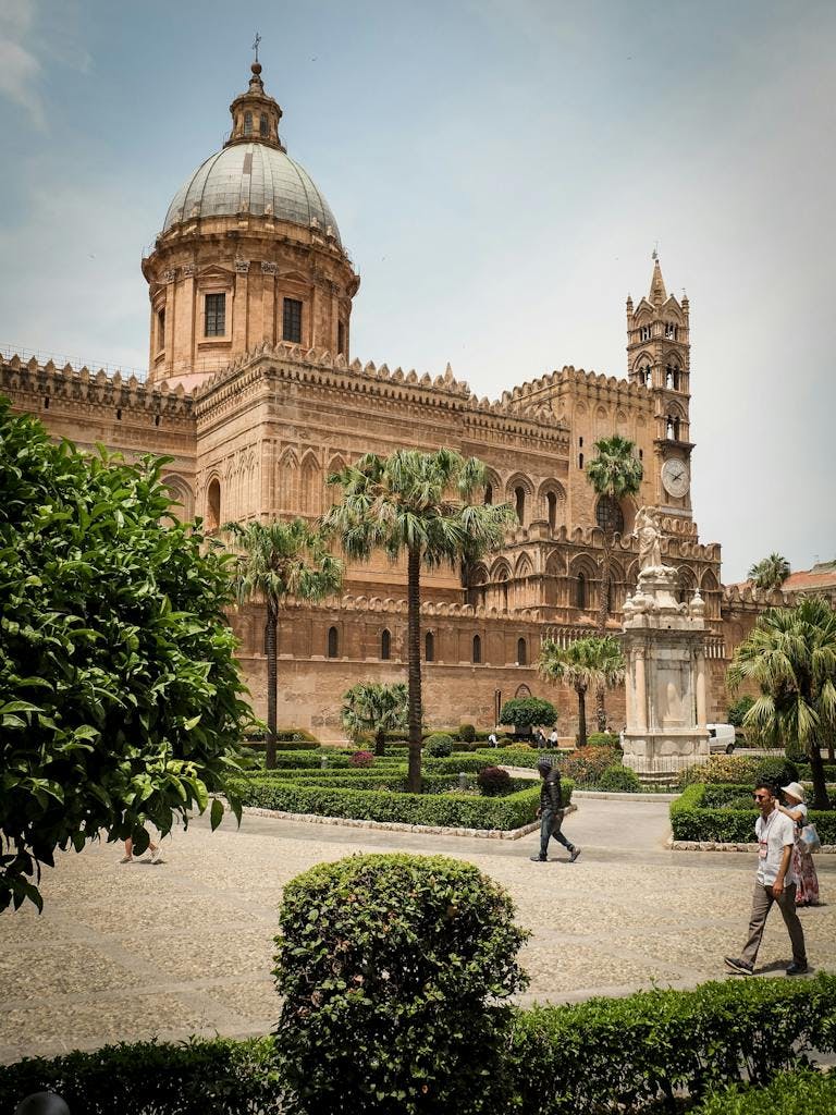 Walking around Palermo Cathedral