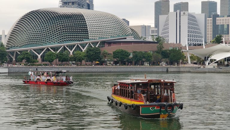 How to get around Singapore by boat