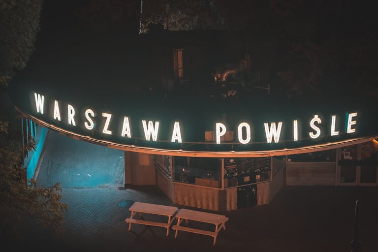 Best neighborhoods for wine tasting in Warsaw