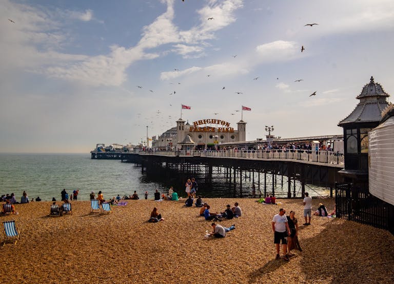Plan a weekend trip from London to Brighton
