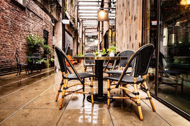 Romantic outdoor dining in Seattle